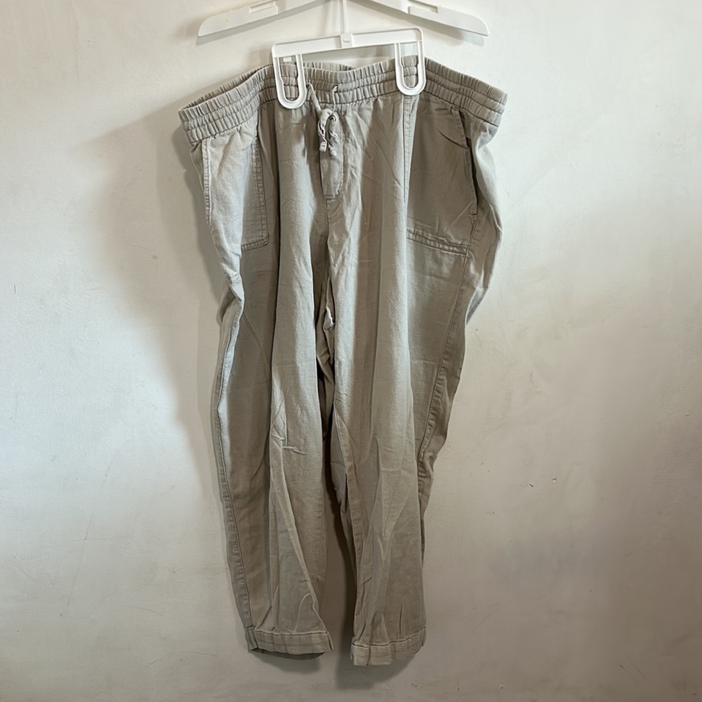 Woman’s Khaki Linen blend ankle pants size XL